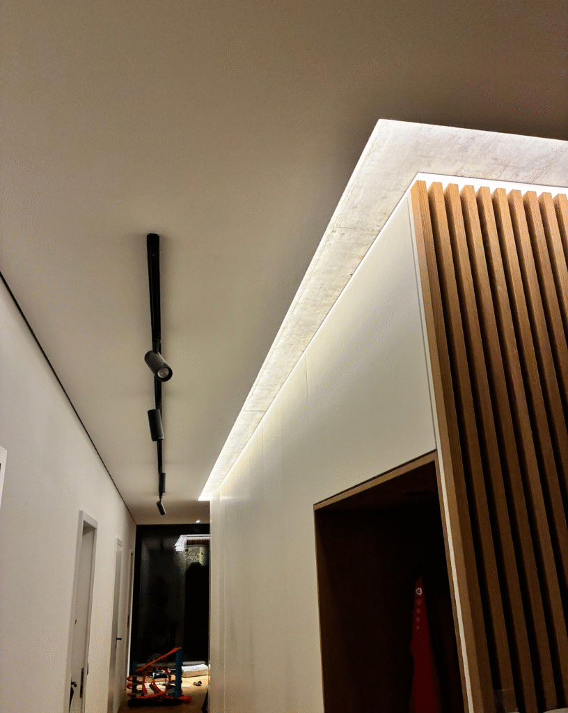 Trockenbau Flur Abgehängte Decke LED Formteil Schattenfuge – BKS Premium